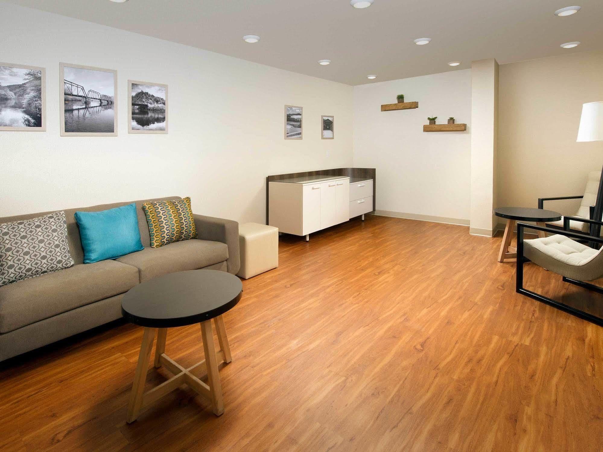 Woodspring Suites Akron Portage Lakes Екстер'єр фото
