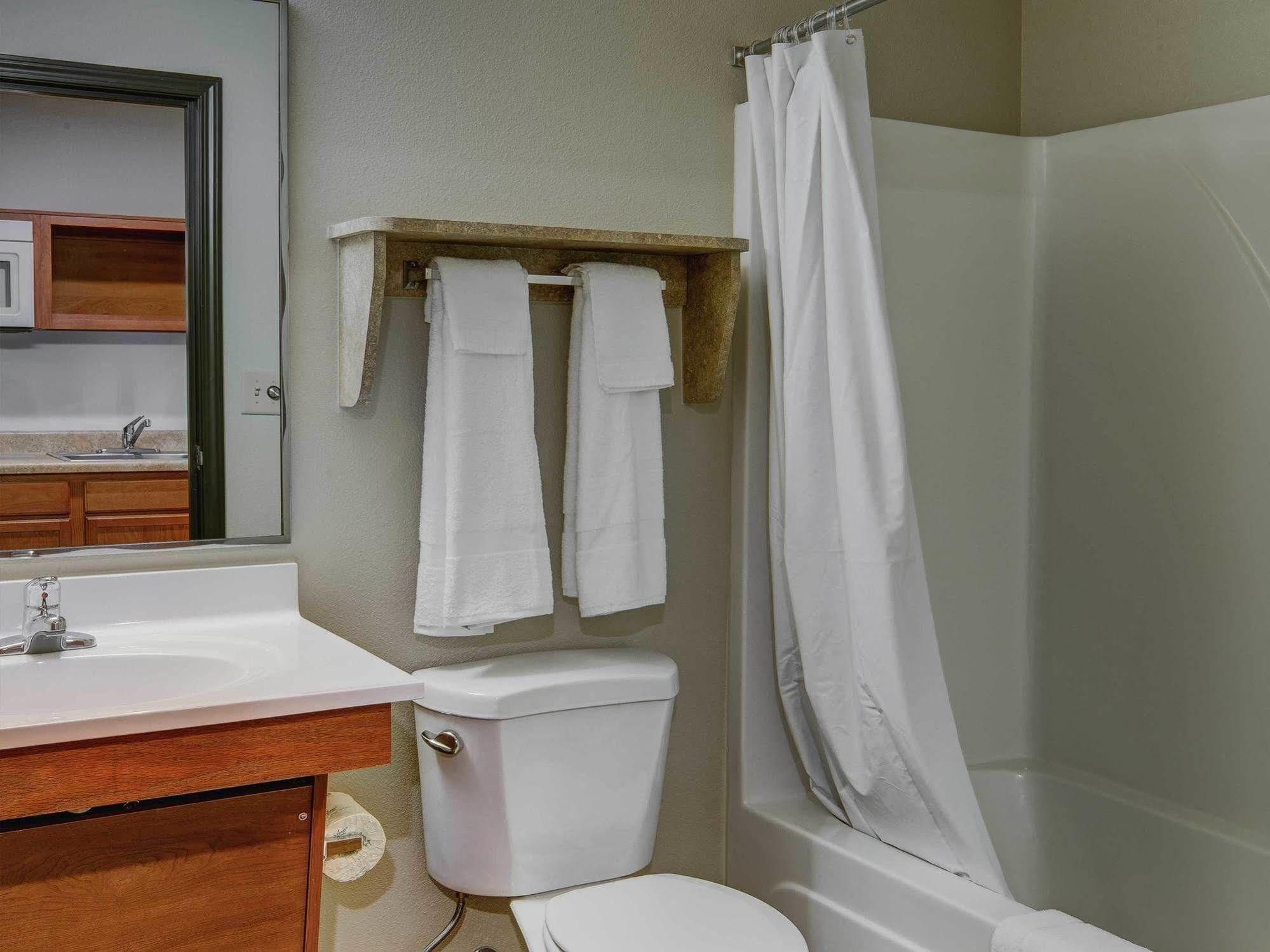 Woodspring Suites Akron Portage Lakes Екстер'єр фото